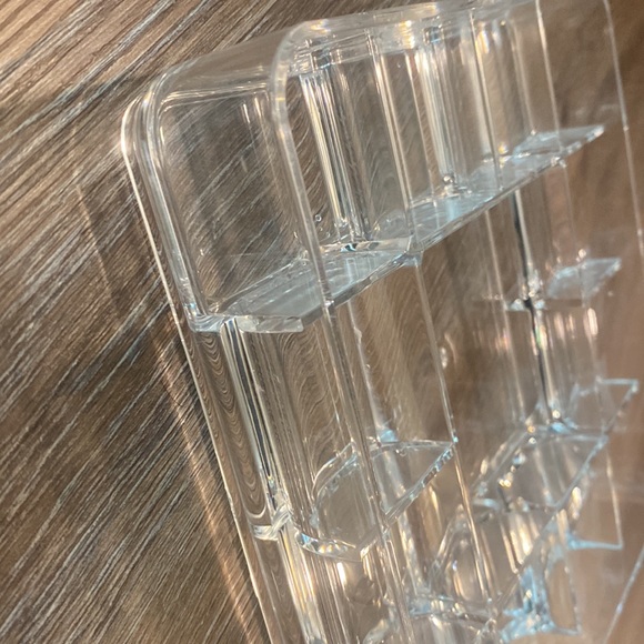 Amazon Essentials Clear Acrylic Jewelry Organizer Tray 13 Compartments - Picture 5 of 7